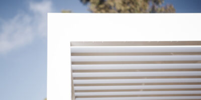 Pérgola Bioclimática Acristalia - Vista frontal del producto